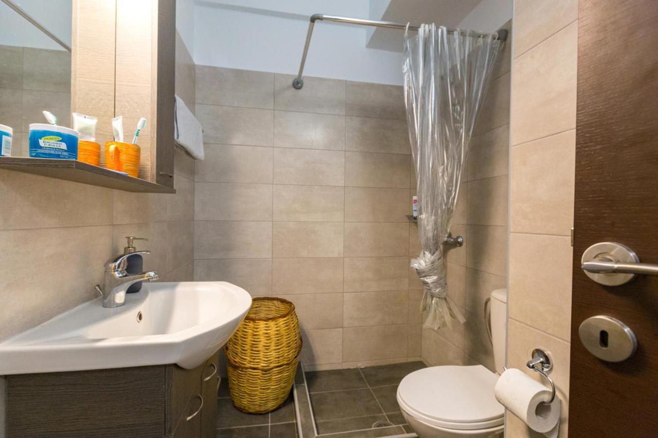 Apartment At Metaxourgio 1 Bed 2 Pers Athens Exterior photo